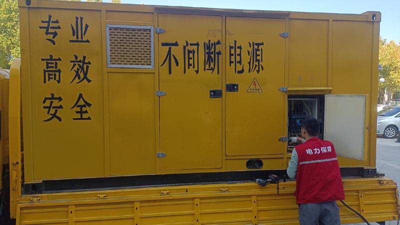 仁布柴油发电机组和UPS电源配合使用时，如何避免切换过程中的电力中断？