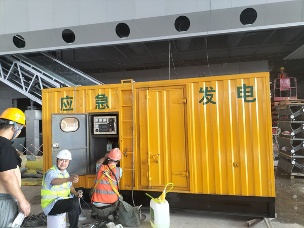 仁布怎样判断空气滤清器是否需要更换？